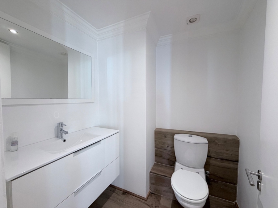 3 Bedroom Property for Sale in Bloubergstrand Western Cape